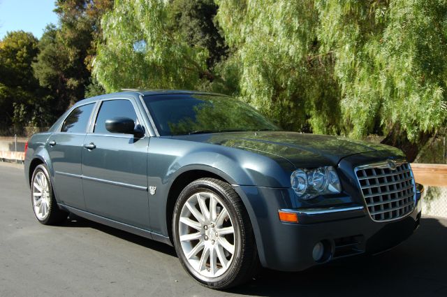 2005 Chrysler 300 SLT 25