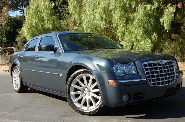 2005 Chrysler 300 SLT 25