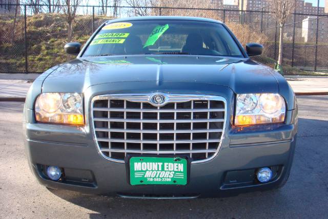 2005 Chrysler 300 Base