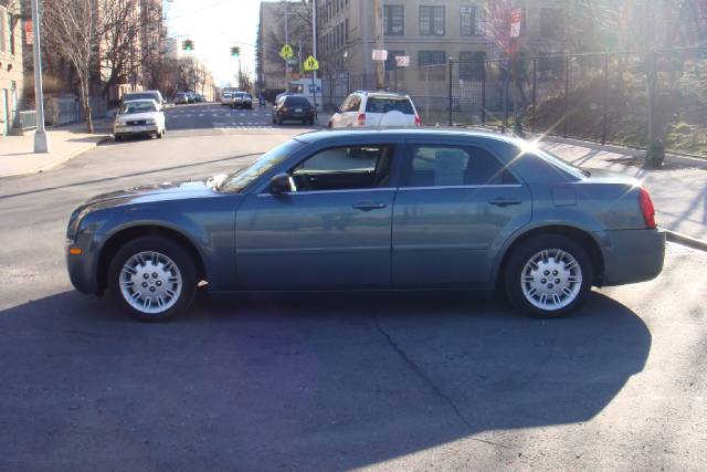 2005 Chrysler 300 Base