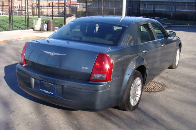 2005 Chrysler 300 Base