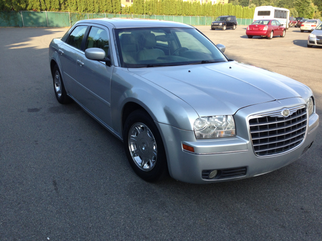 2005 Chrysler 300 SLT 25