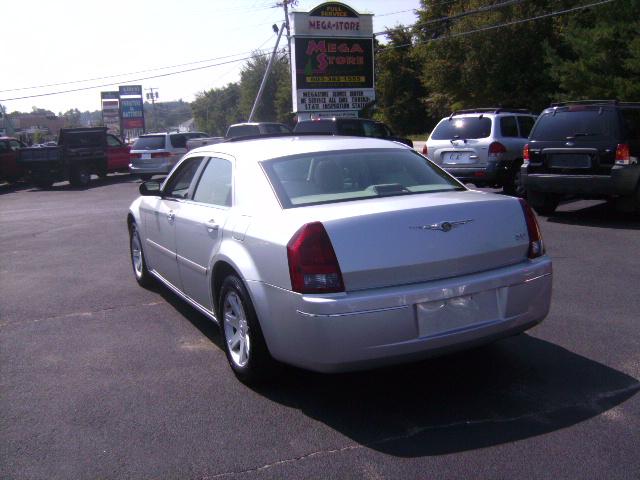 2005 Chrysler 300 ES V6 Special Edition