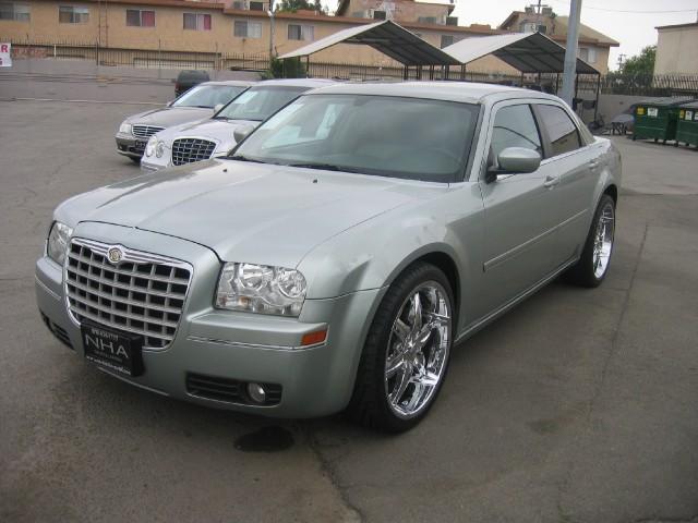 2005 Chrysler 300 Crew Cab 10 Contractor Body L