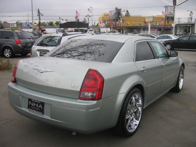 2005 Chrysler 300 Crew Cab 10 Contractor Body L