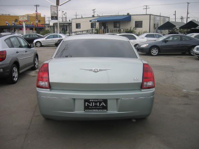 2005 Chrysler 300 Crew Cab 10 Contractor Body L