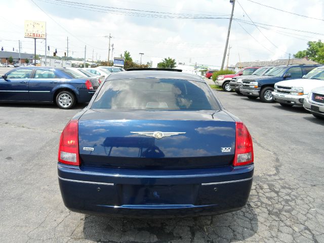 2005 Chrysler 300 GT Premium