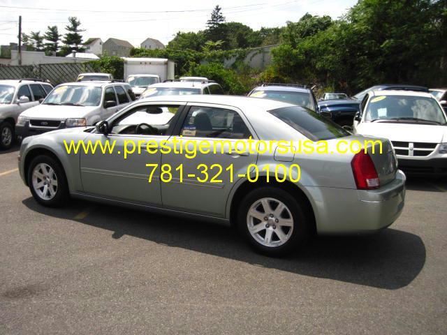 2005 Chrysler 300 Unknown