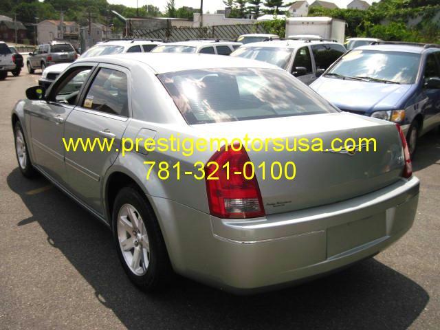 2005 Chrysler 300 Unknown