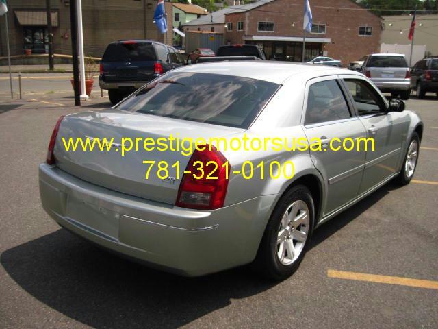 2005 Chrysler 300 Unknown