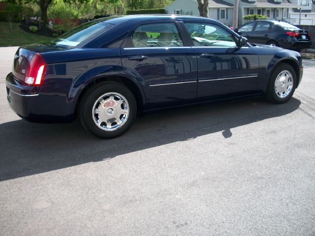 2005 Chrysler 300 SLT 25