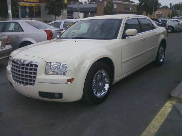 2005 Chrysler 300 SLT 25