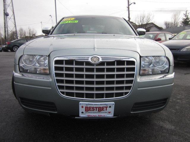 2005 Chrysler 300 Unknown