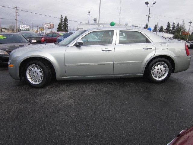 2005 Chrysler 300 Unknown