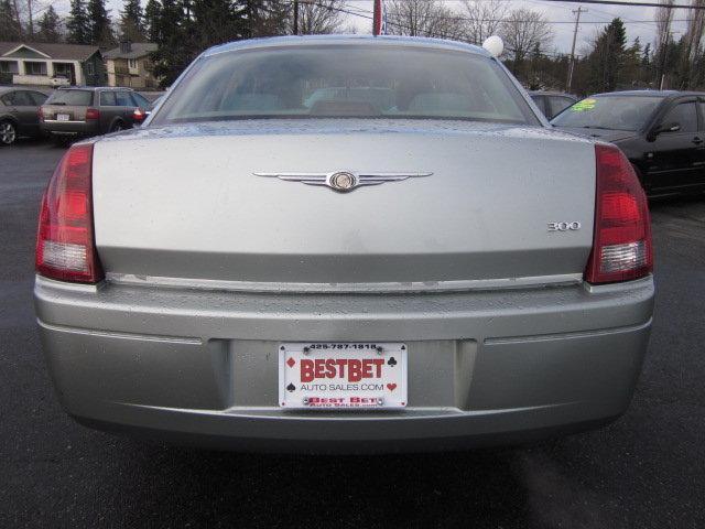 2005 Chrysler 300 Unknown