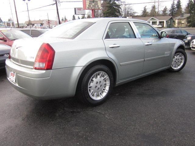 2005 Chrysler 300 Unknown