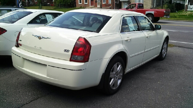 2005 Chrysler 300 GT Premium