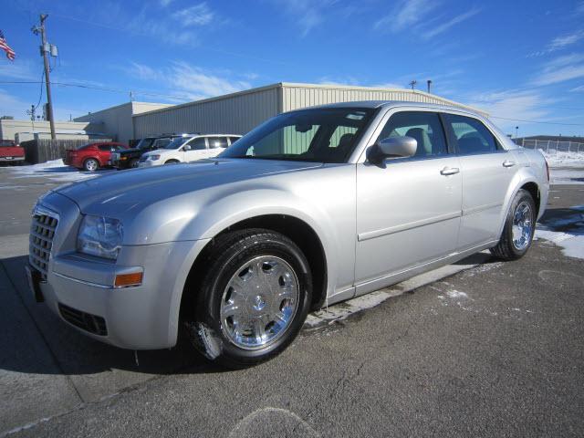 2005 Chrysler 300 Crew Cab 10 Contractor Body L