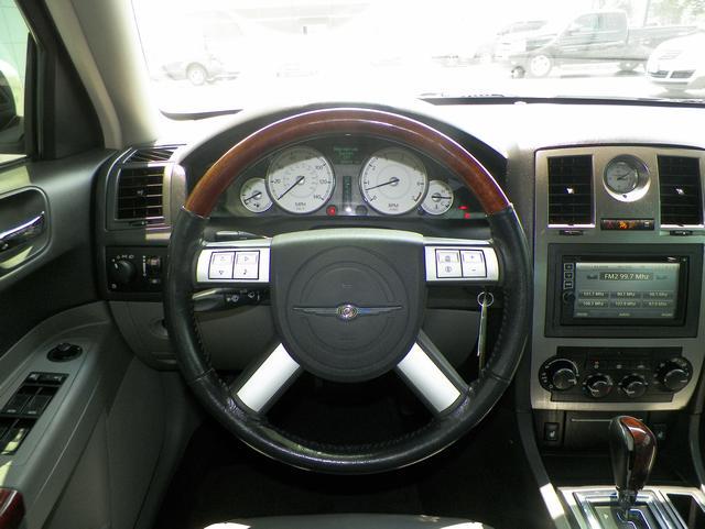 2005 Chrysler 300 Unknown