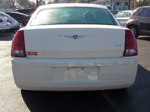 2005 Chrysler 300 Base