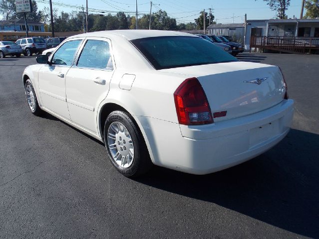 2005 Chrysler 300 Base