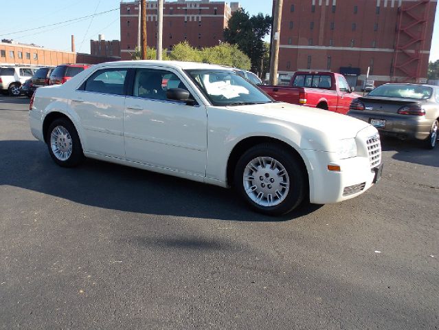 2005 Chrysler 300 Base