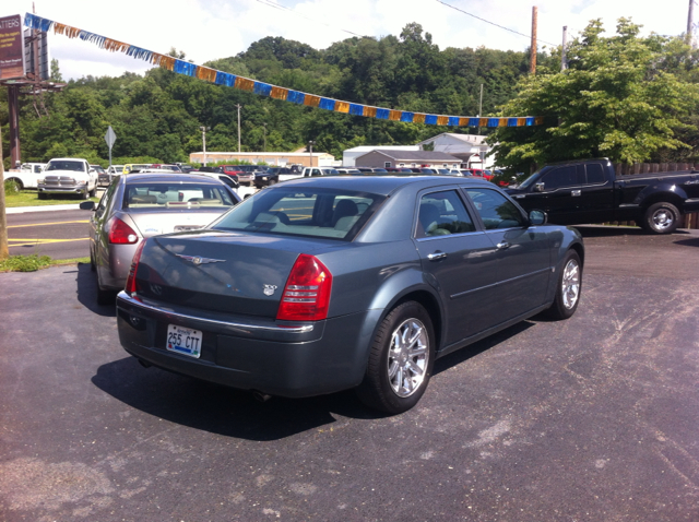 2005 Chrysler 300 Regular Cab