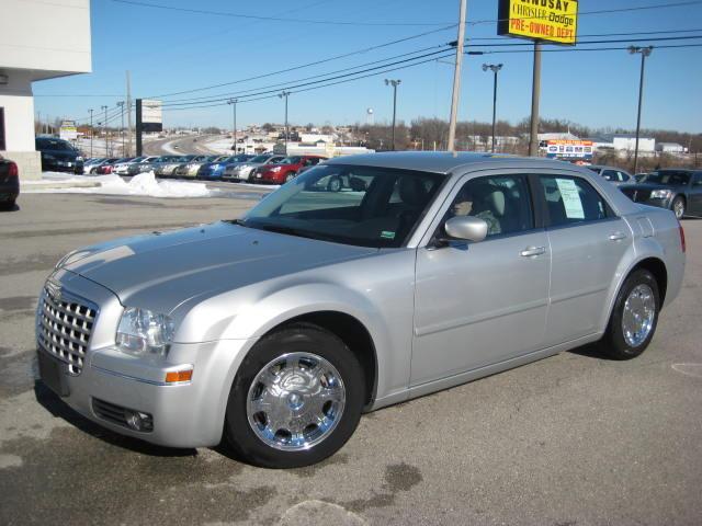 2005 Chrysler 300 Crew Cab 10 Contractor Body L