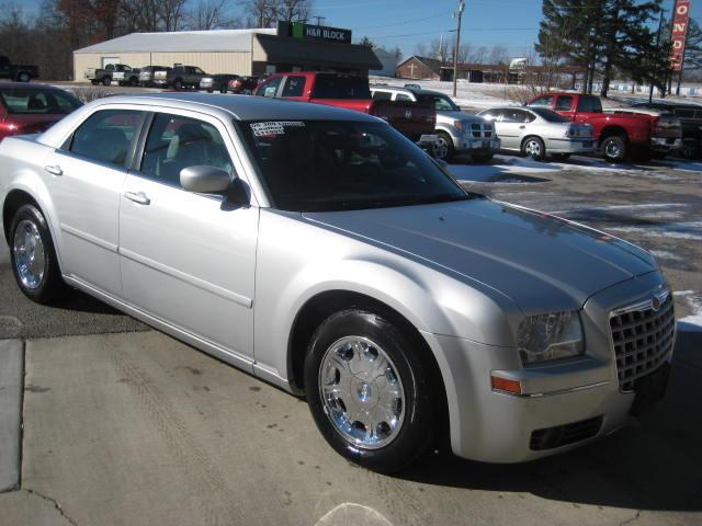 2005 Chrysler 300 Crew Cab 10 Contractor Body L