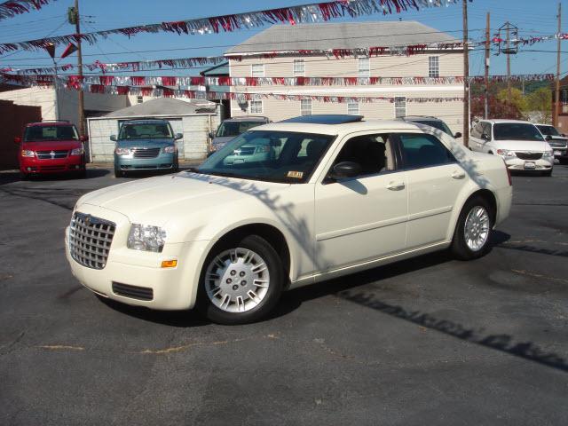 2005 Chrysler 300 Unknown