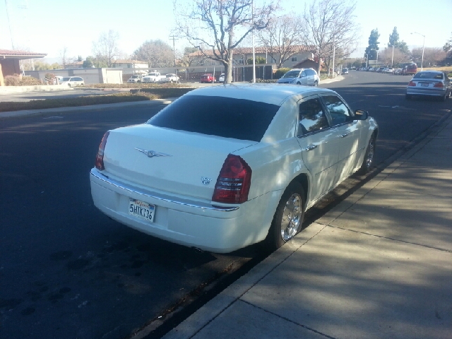 2005 Chrysler 300 143.5 LTZ