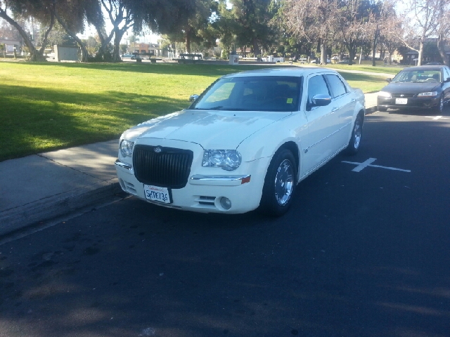 2005 Chrysler 300 143.5 LTZ