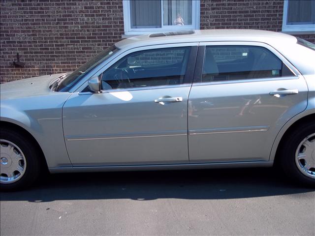 2005 Chrysler 300 Unknown