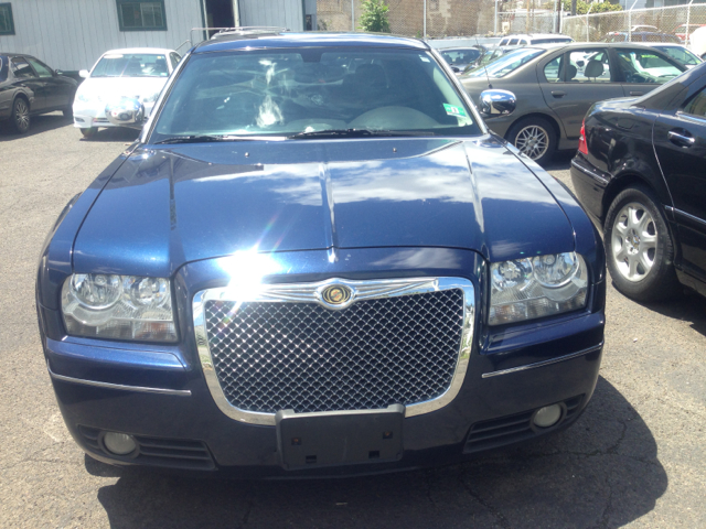 2005 Chrysler 300 SLT 25