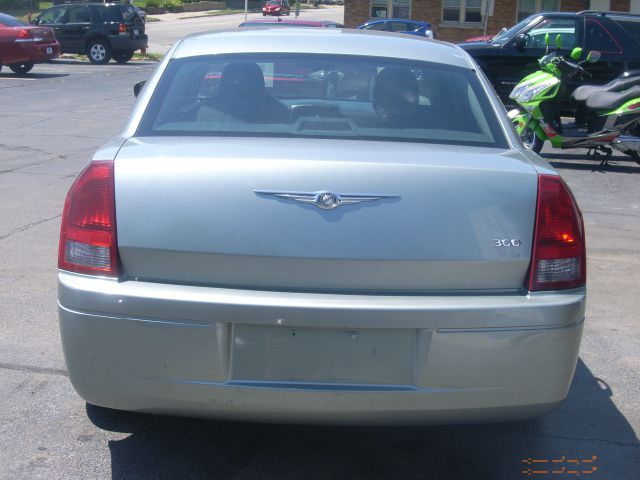 2005 Chrysler 300 Base