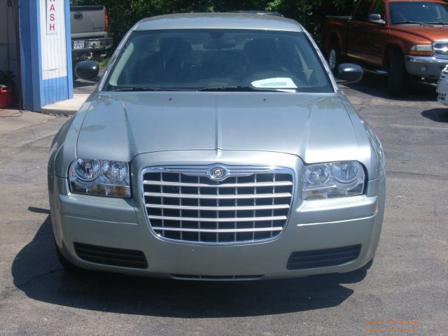 2005 Chrysler 300 Base