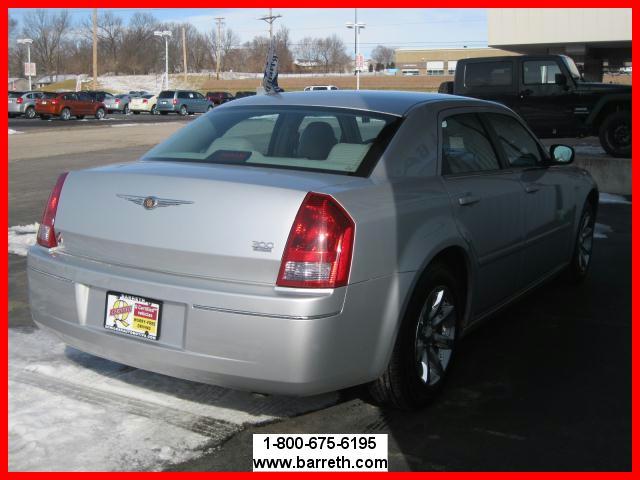 2005 Chrysler 300 Unknown