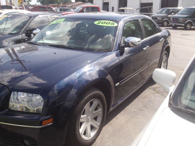 2005 Chrysler 300 SLT 25