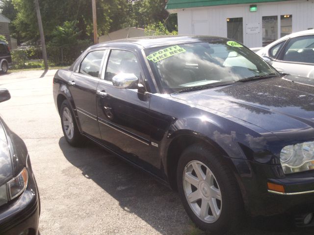 2005 Chrysler 300 SLT 25