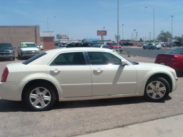 2005 Chrysler 300 GT Premium