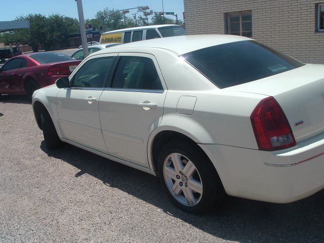 2005 Chrysler 300 GT Premium