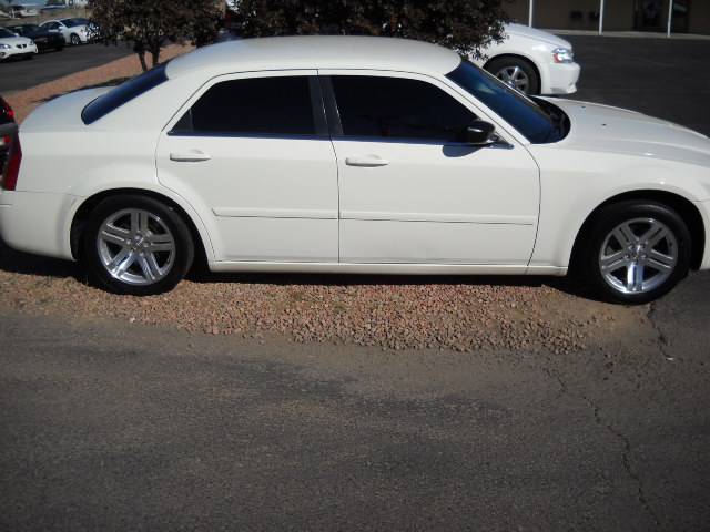 2005 Chrysler 300 Base