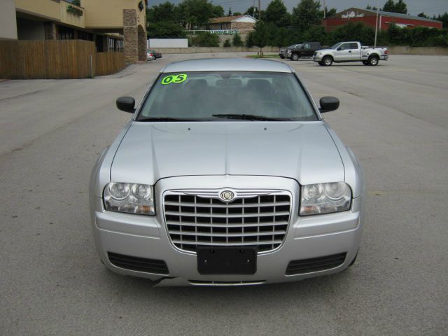 2005 Chrysler 300 2