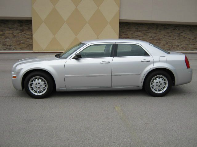 2005 Chrysler 300 2