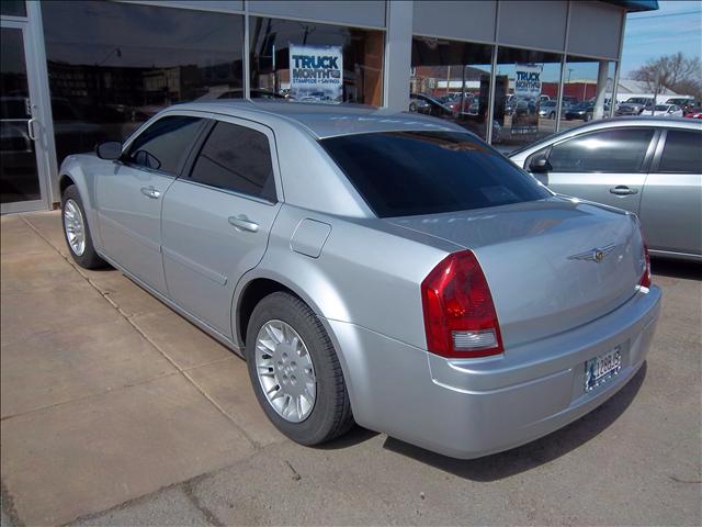 2005 Chrysler 300 Base