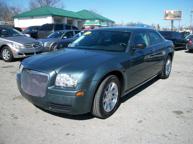 2005 Chrysler 300 Base