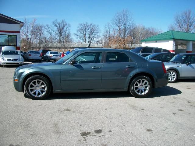 2005 Chrysler 300 Base