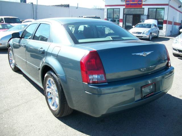 2005 Chrysler 300 Base