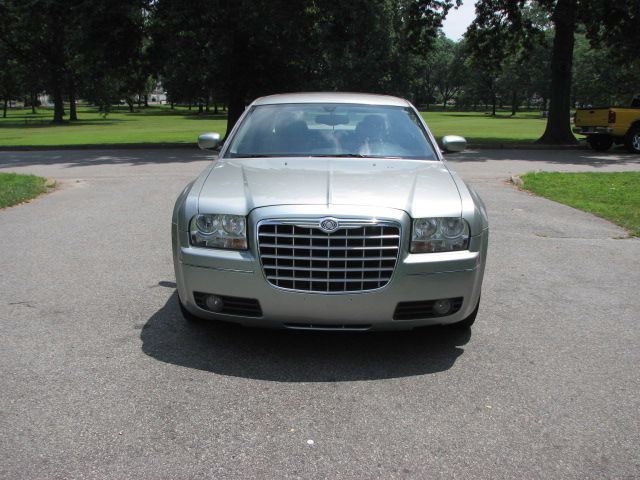 2005 Chrysler 300 SLT 25