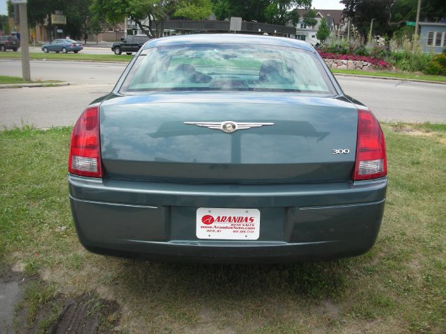 2005 Chrysler 300 Base